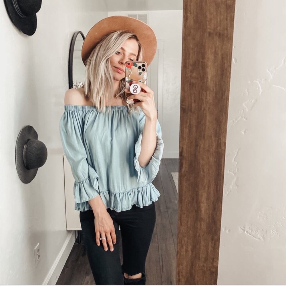 Jane & Delancey Grey Off the Shoulder Ruffle Blouse